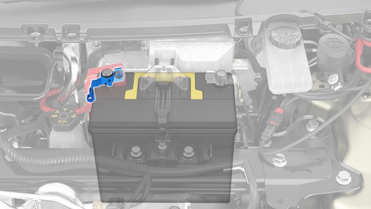 低压铅酸电池近距离图像,正极 (+) 端子线夹突出显示